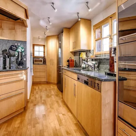 Nyaraló Floeka-hus By Interhome Arosa