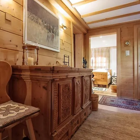 Nyaraló Floeka-hus By Interhome Arosa