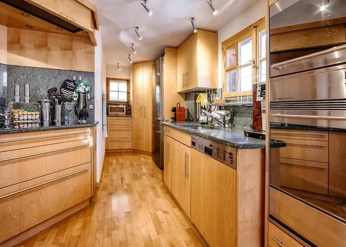 Nyaraló Floeka-hus By Interhome Arosa